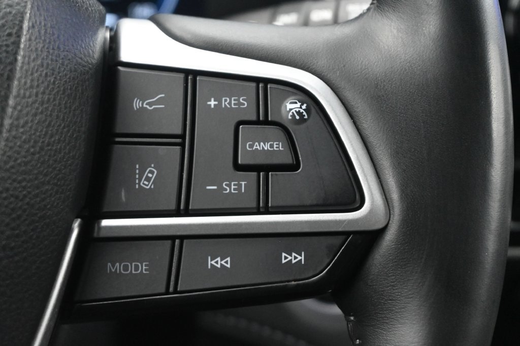 Used 2024 Toyota Highlander Limited AWD/4WD image 9