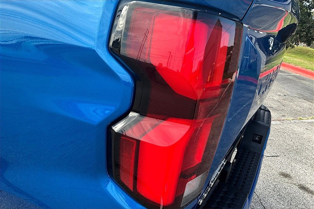 Used 2024 Chevrolet Colorado LT w/ LT Convenience Package III image 24