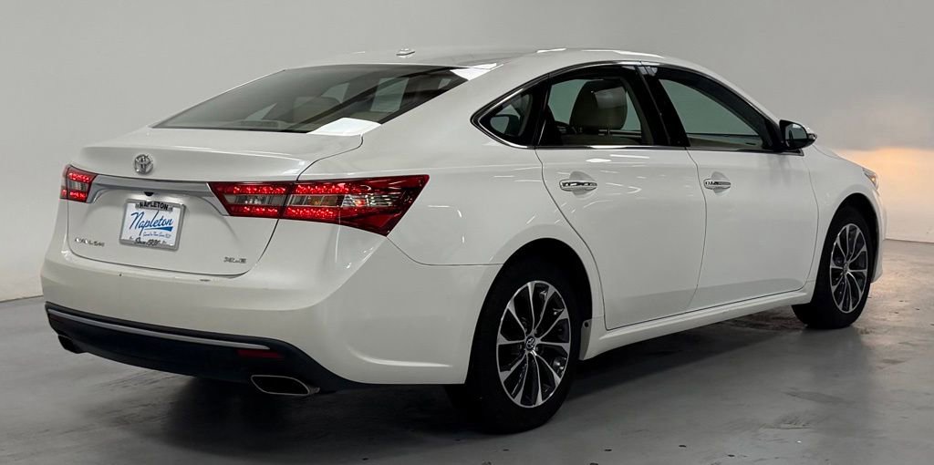 Used 2018 Toyota Avalon XLE Premium w/ All Weather Liner Package FWD image 3