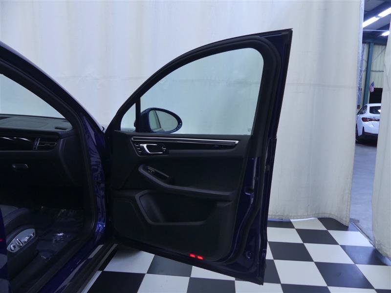 Used 2023 Porsche Macan AWD/4WD image 21