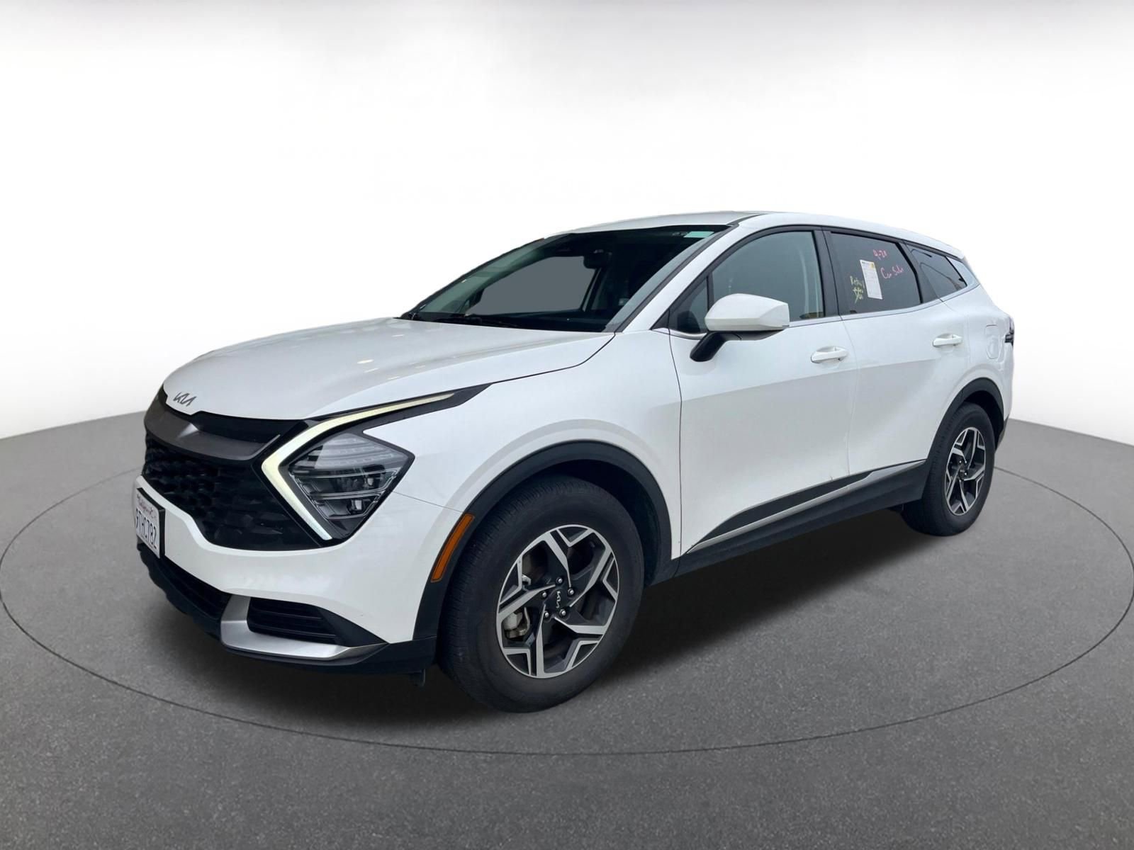Used 2025 Kia Sportage LX image 3