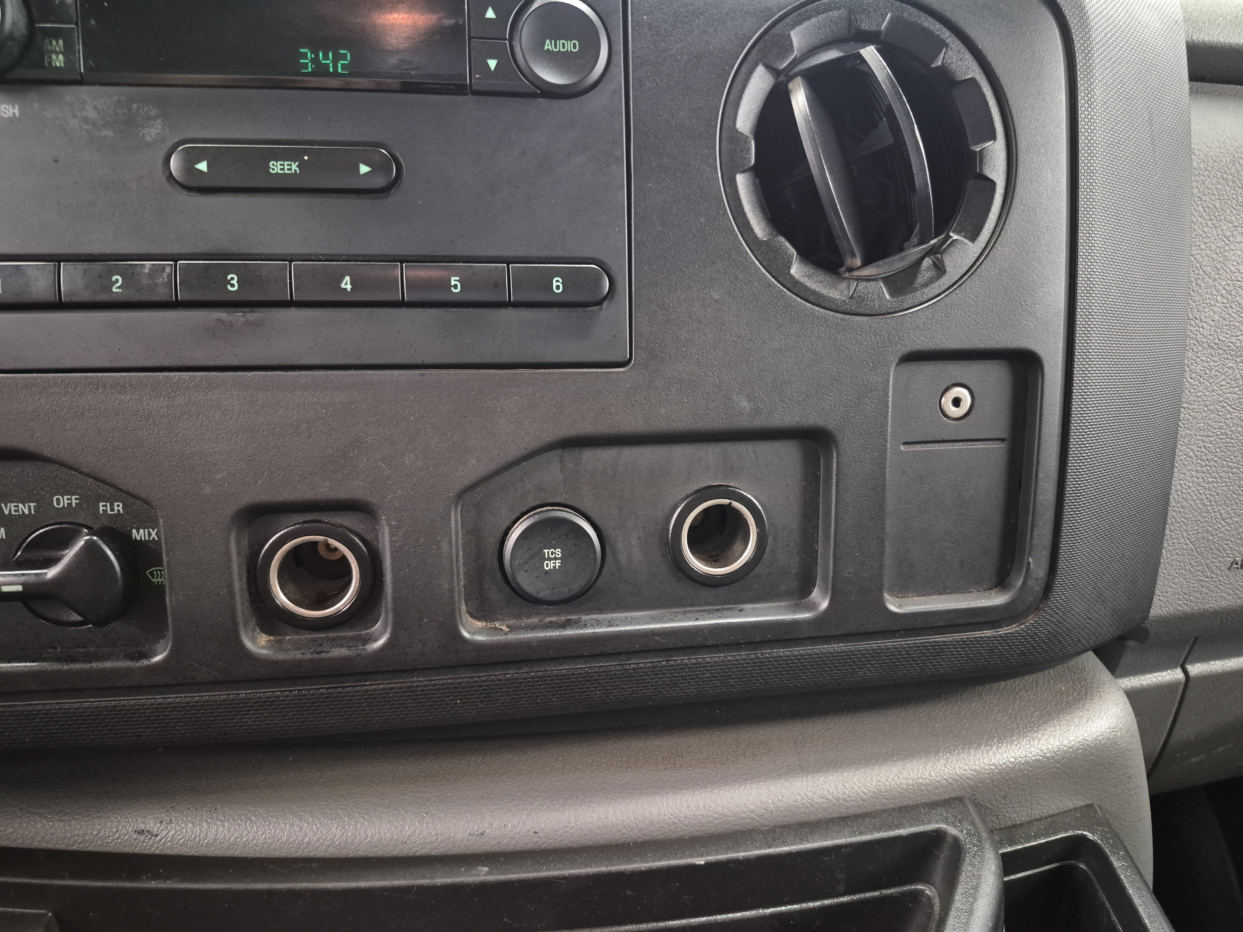 Used 2014 Ford E-250 and Econoline 250 RWD image 29