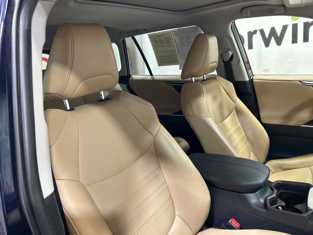 Used 2019 Toyota RAV4 Limited AWD/4WD image 15