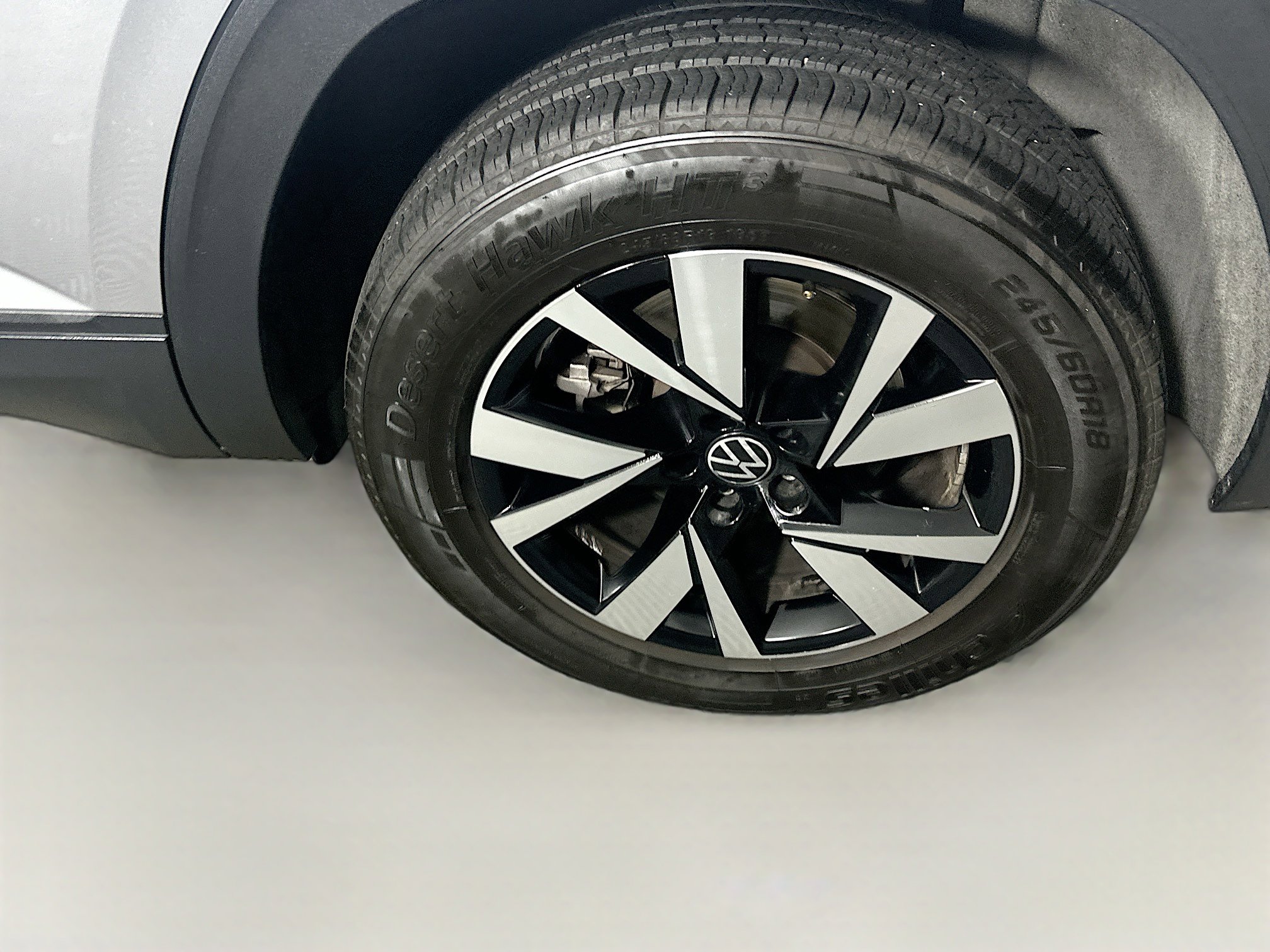 Used 2023 Volkswagen Atlas Cross Sport SE FWD image 11