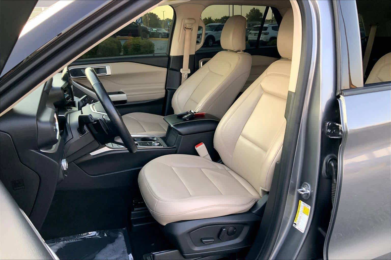 Used 2021 Ford Explorer XLT w/ Equipment Group 202A AWD/4WD image 8