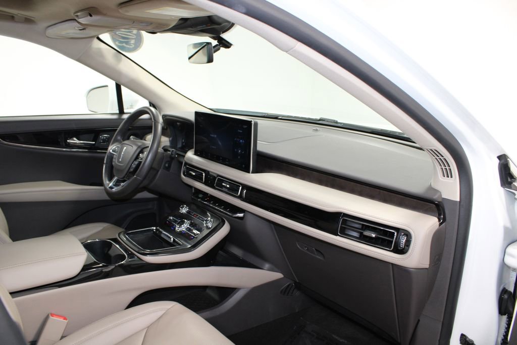 Used 2023 Lincoln Nautilus Reserve w/ Luxury Package AWD/4WD image 29
