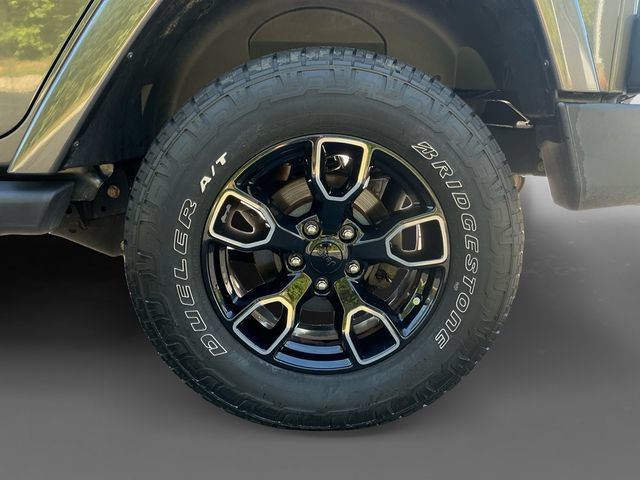 Used 2018 Jeep Wrangler Unlimited Sahara w/ Connectivity Group AWD/4WD image 16