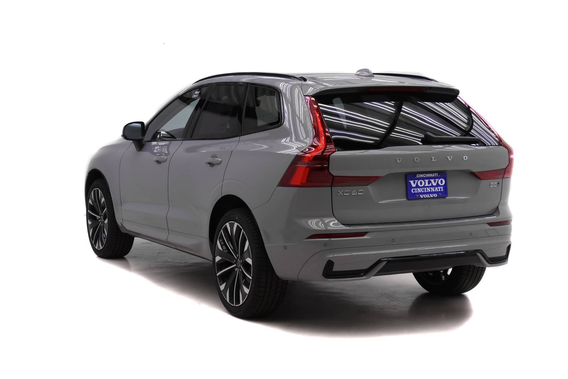 New 2026 Volvo XC60 B5 Ultra w/ Protection Package Premier image 4