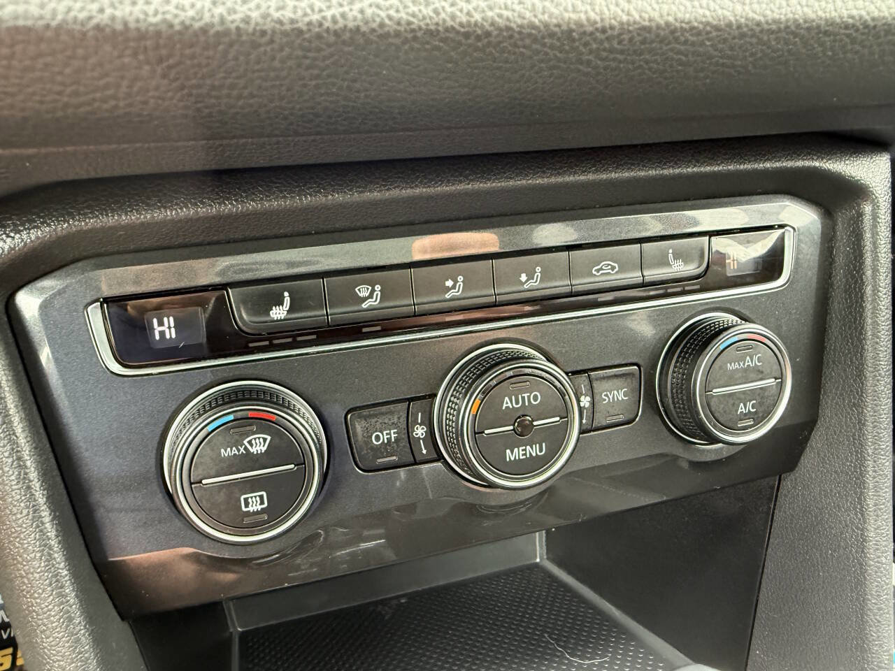 Used 2018 Volkswagen Tiguan SEL image 19
