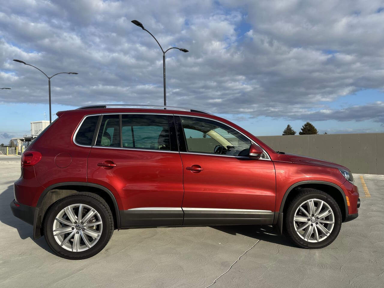 Used 2012 Volkswagen Tiguan SE image 5