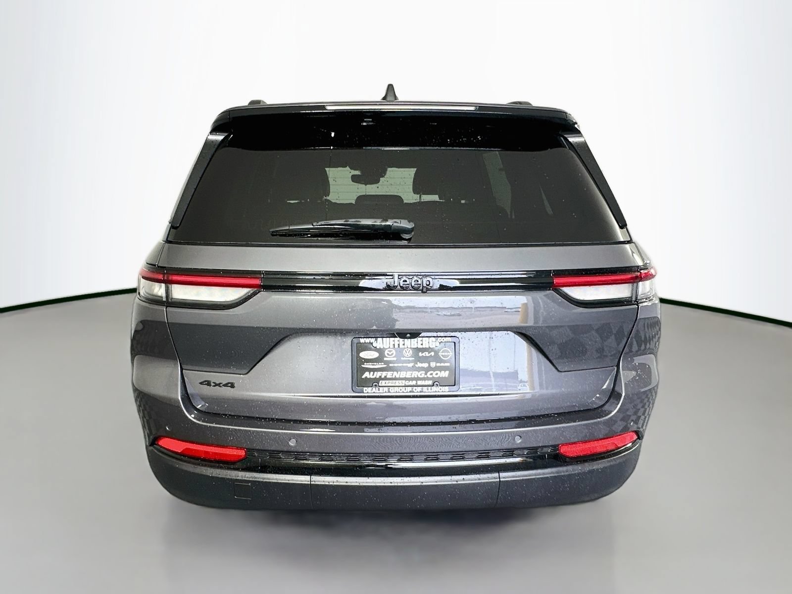 Used 2023 Jeep Grand Cherokee Altitude AWD/4WD image 6