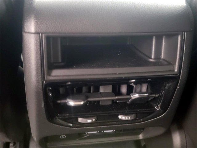 Used 2023 Jeep Grand Cherokee Limited image 27