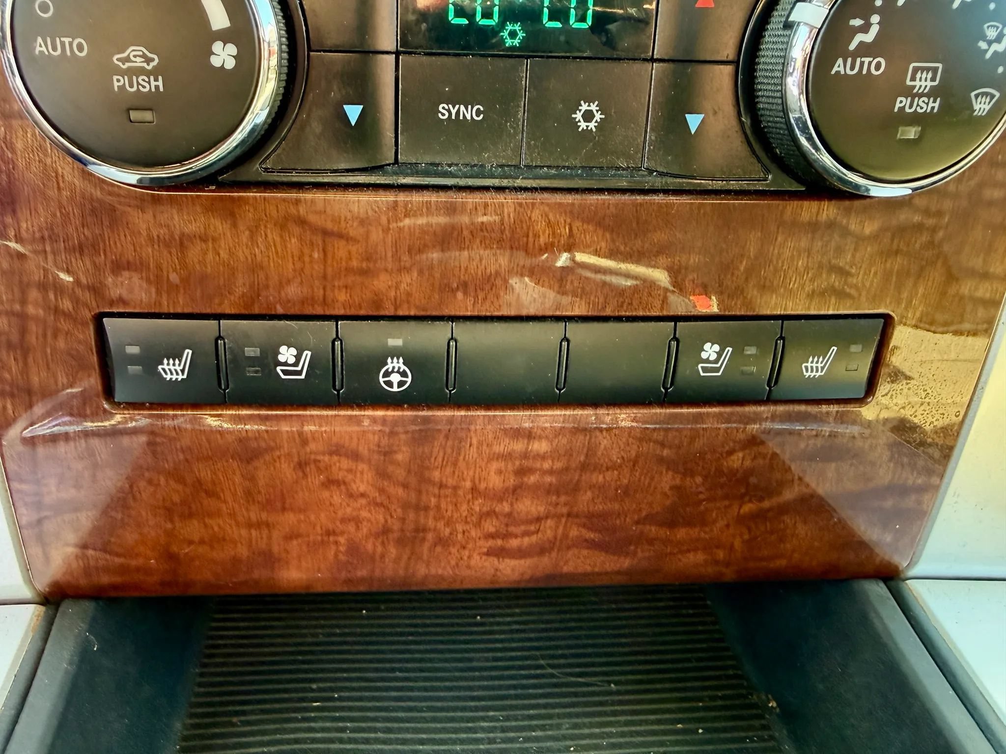Used 2012 RAM 3500 Laramie w/ Cold Weather Group AWD/4WD image 14