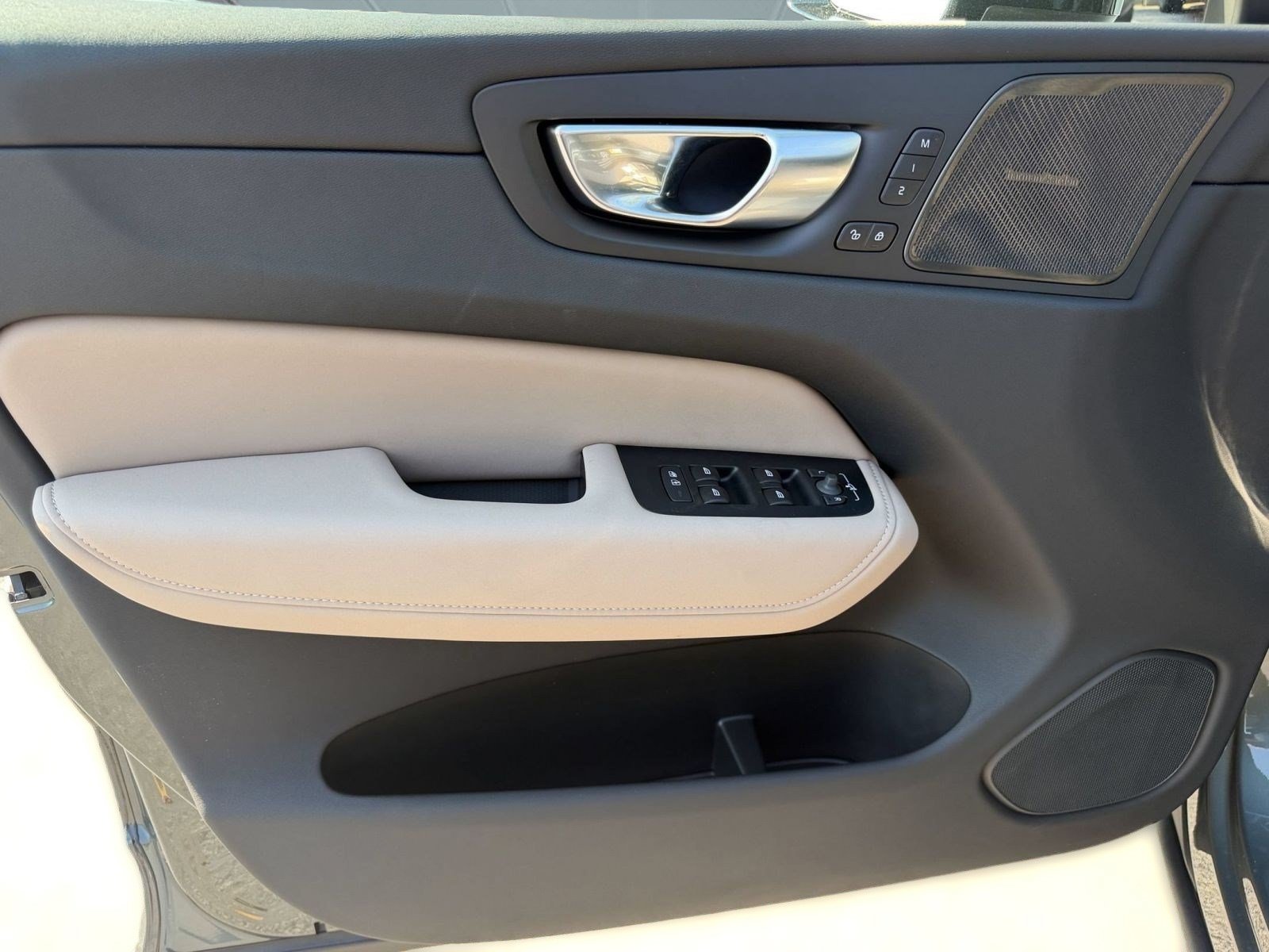 New 2027 Volvo XC60 B5 Plus AWD/4WD image 14