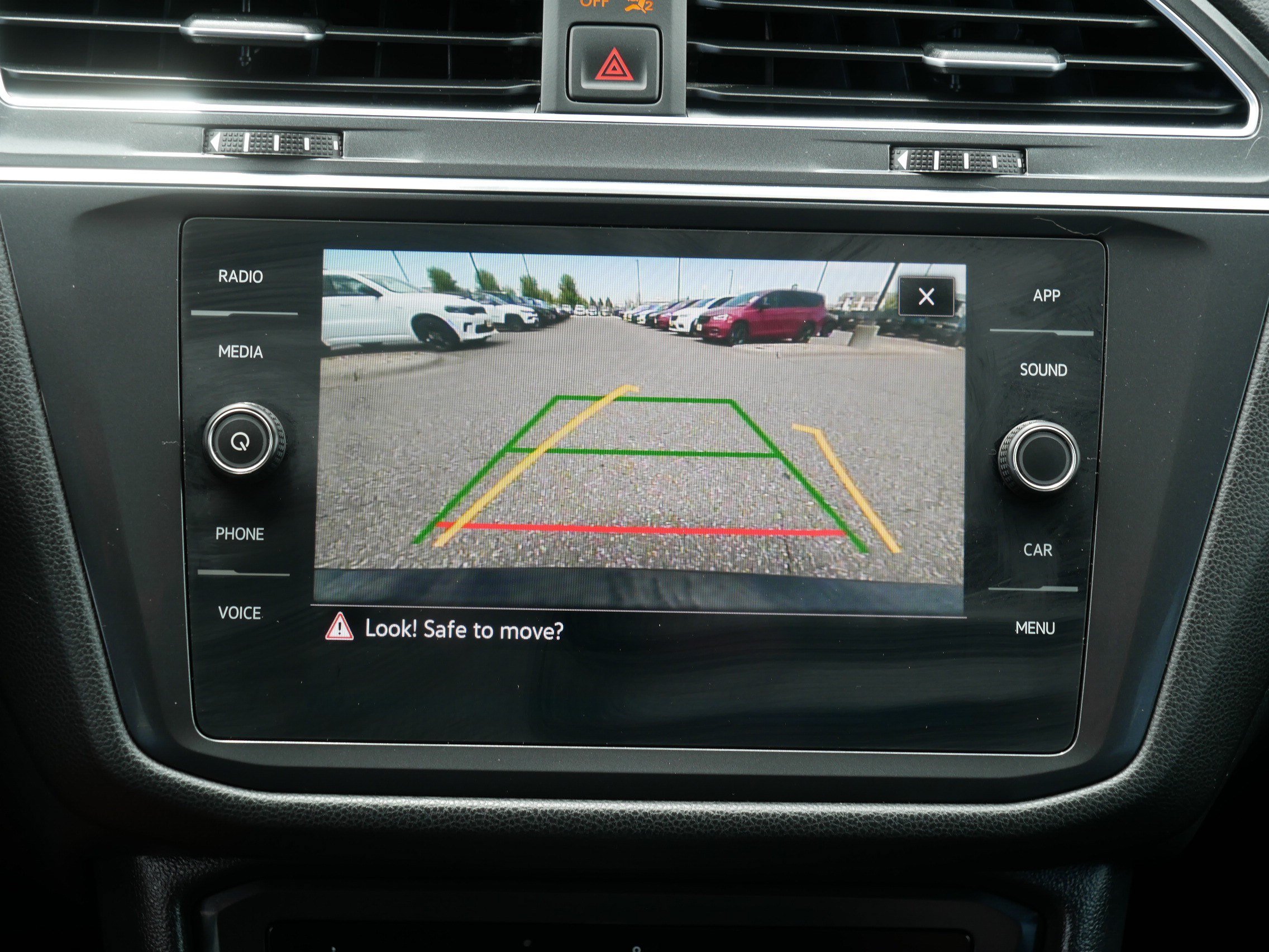 Used 2022 Volkswagen Tiguan SE w/ Panoramic Sunroof Package AWD/4WD image 27