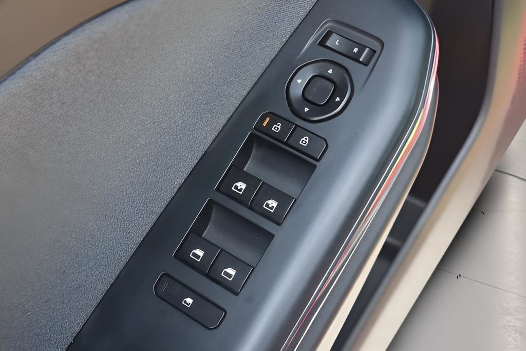 Certified 2025 Kia K4 EX image 23