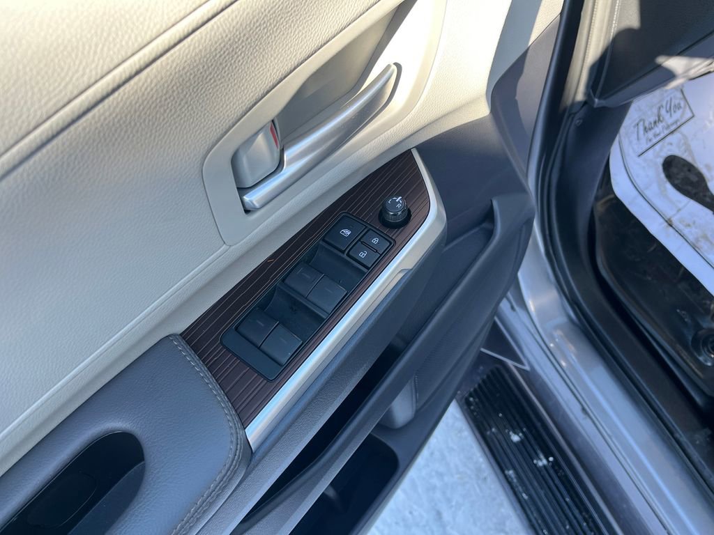 Used 2023 Toyota Sienna XLE image 13