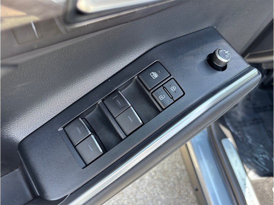 Used 2021 Toyota Highlander Limited FWD image 22