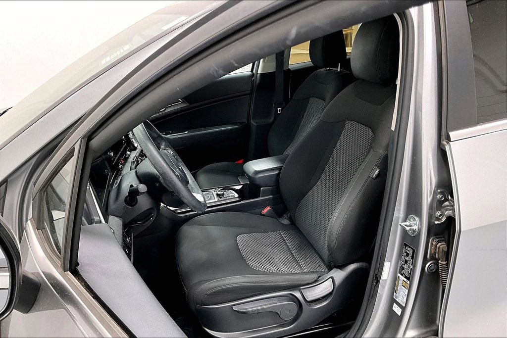 Used 2023 Kia Sportage LX image 32