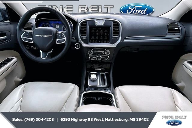 Used 2023 Chrysler 300 Touring L image 13