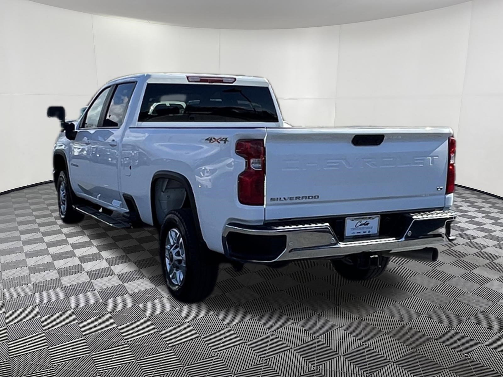 Used 2025 Chevrolet Silverado 2500 LT w/ Safety Package AWD/4WD image 4