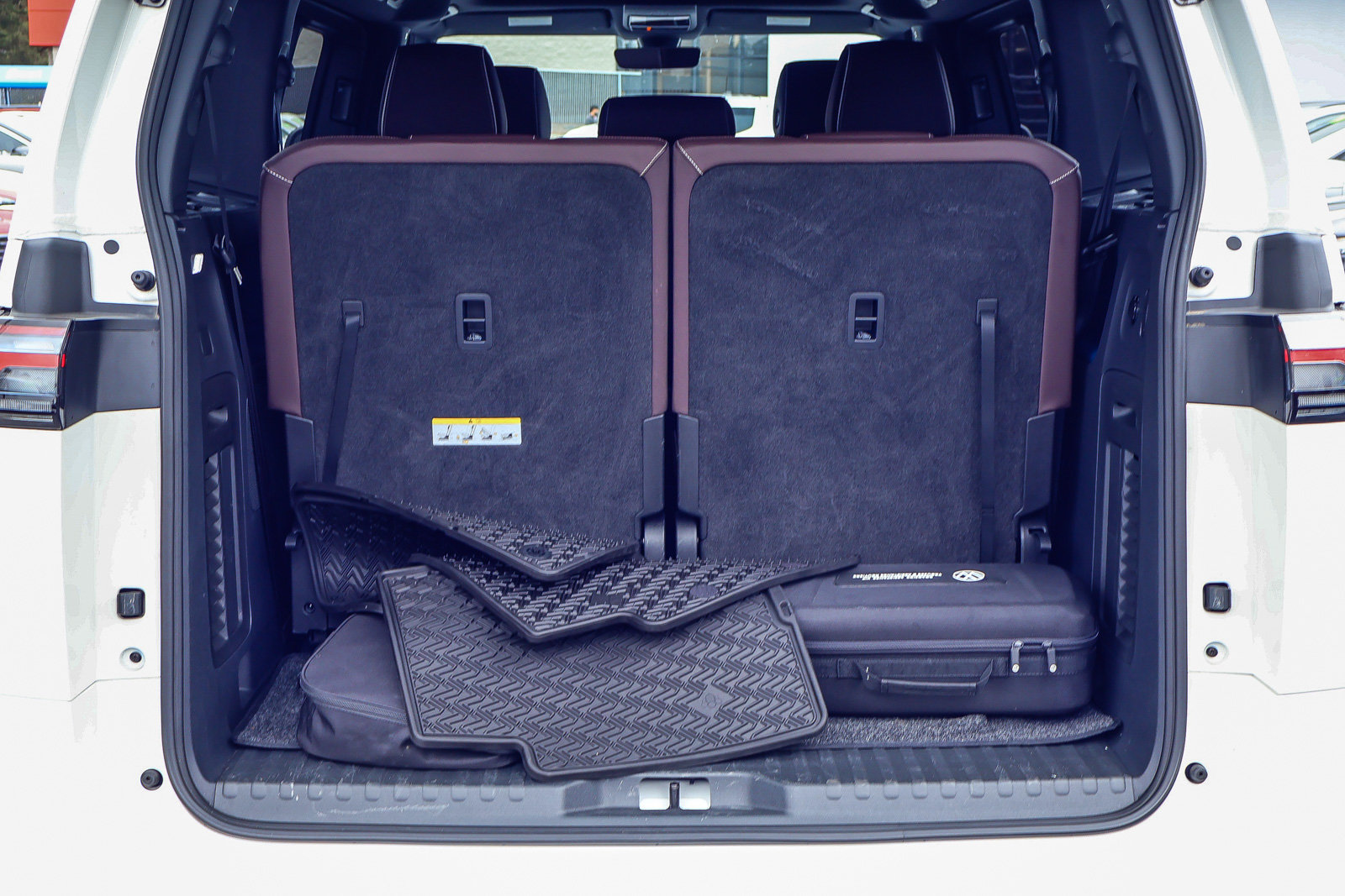 Used 2025 Volkswagen ID. Buzz Pro S RWD image 17