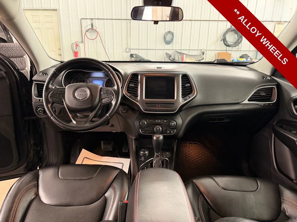 Used 2019 Jeep Cherokee Trailhawk w/ Cold Weather Group image 16