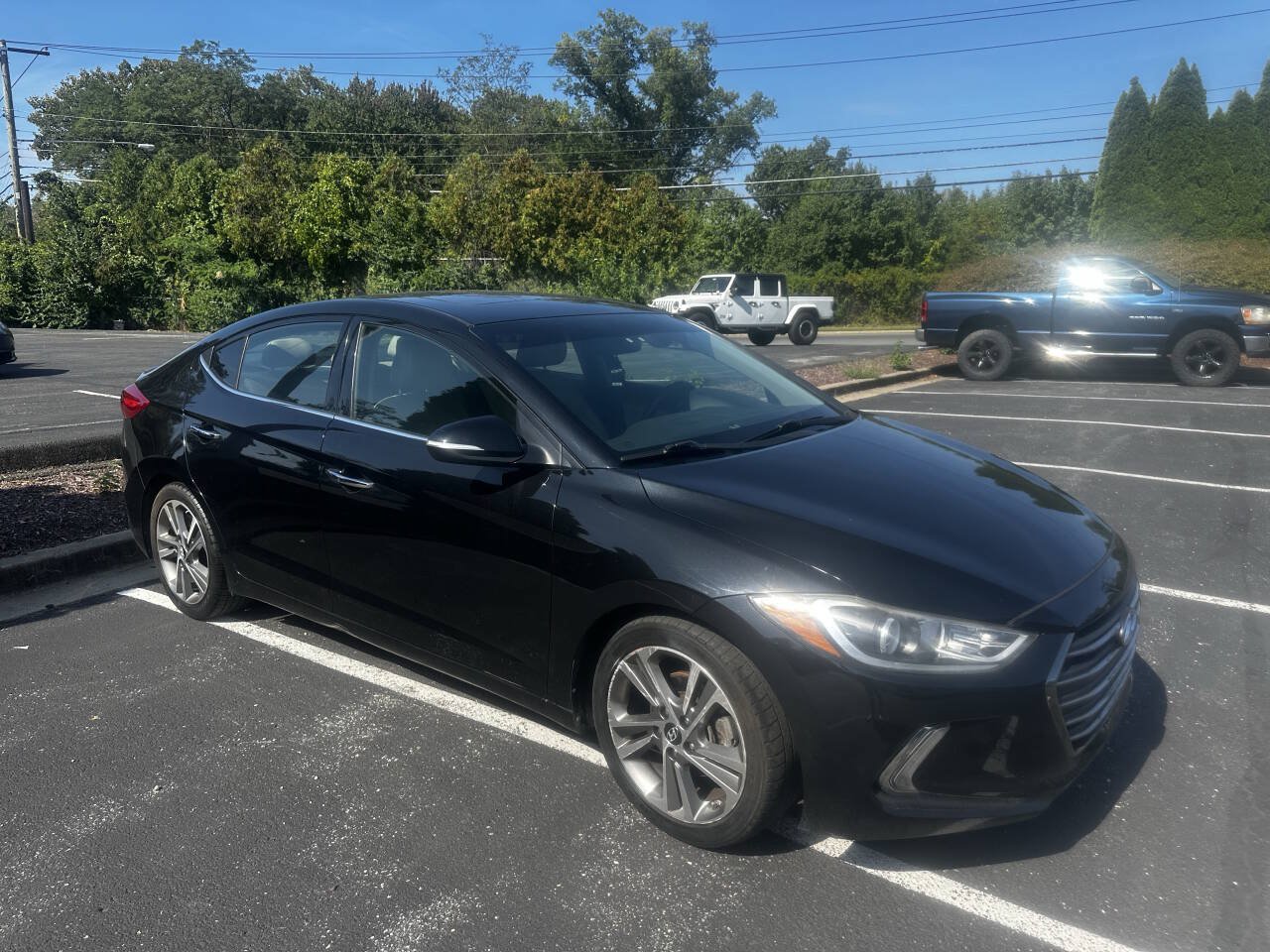 Used 2017 Hyundai Elantra Limited w/ Limited Tech Package 04 FWD image 2