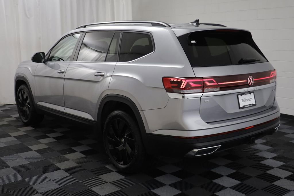Used 2025 Volkswagen Atlas SE w/ Black Wheel Package image 14