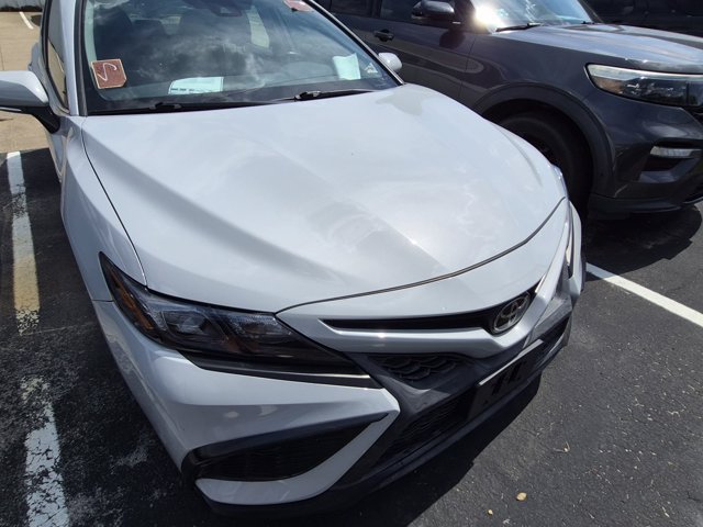 Used 2024 Toyota Camry SE FWD image 2
