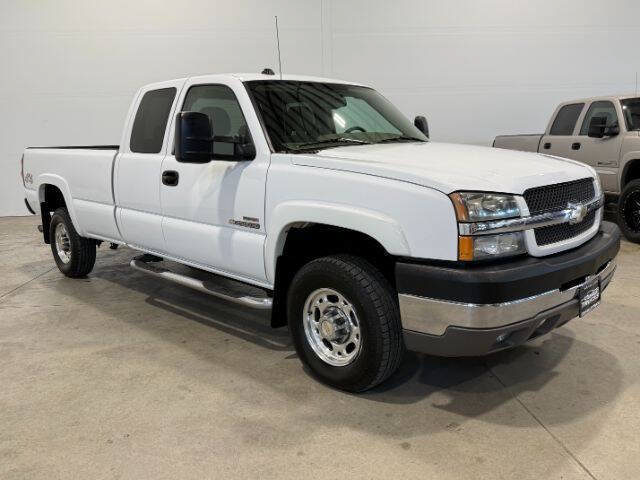 Used 2004 Chevrolet Silverado 2500 LS w/ Heavy-Duty Power Package AWD/4WD image 5