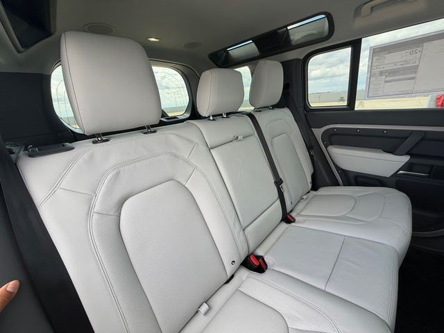 New 2026 Land Rover Defender 110 X-Dynamic SE AWD/4WD image 17