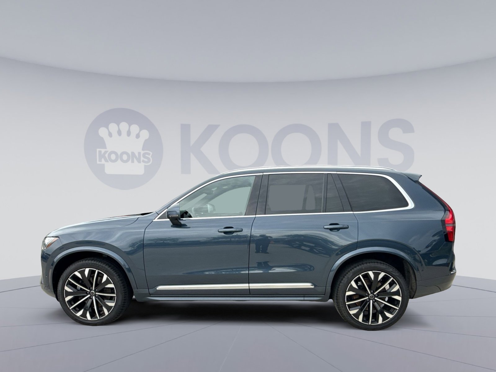 Certified 2025 Volvo XC90 B5 Plus AWD/4WD image 2