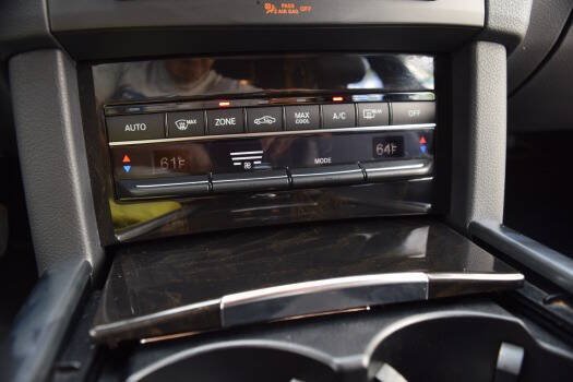 Used 2014 Mercedes-Benz E 250 BlueTEC Sedan image 58