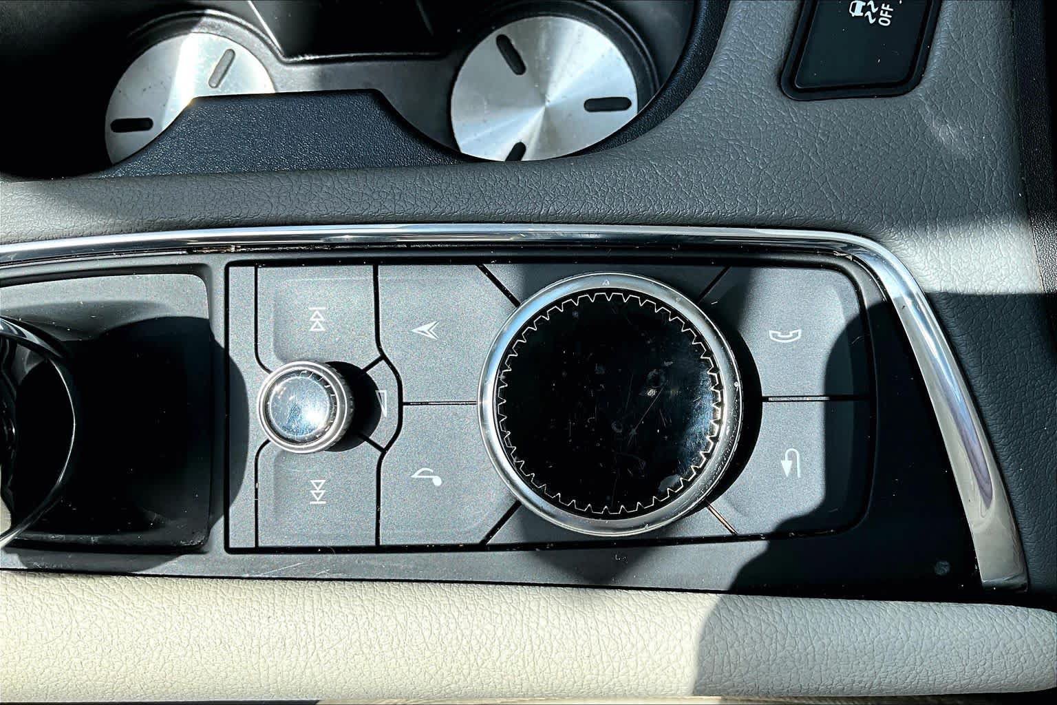Used 2023 Cadillac XT6 Premium Luxury FWD image 37
