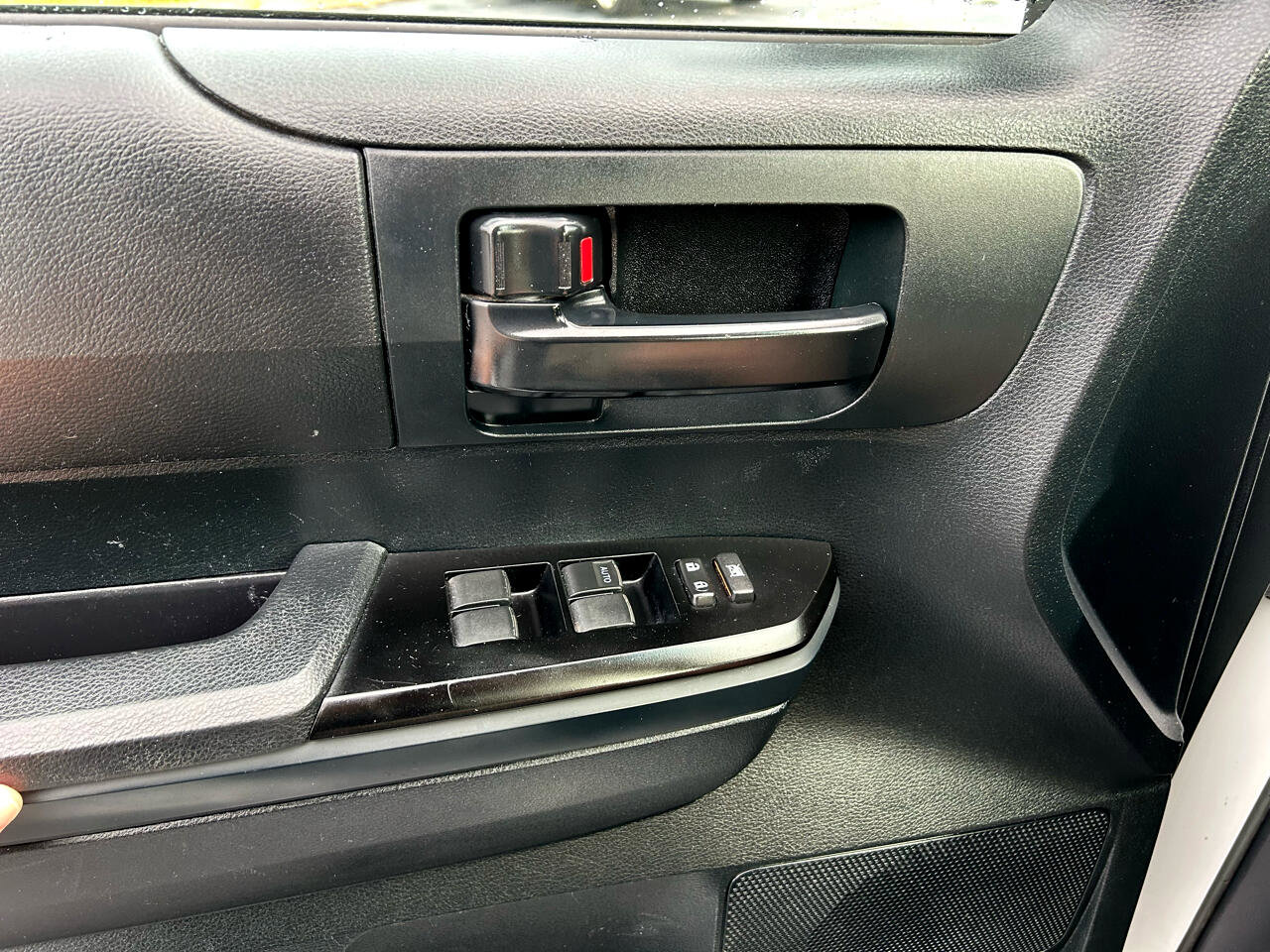 Used 2017 Toyota Tundra SR5 image 12