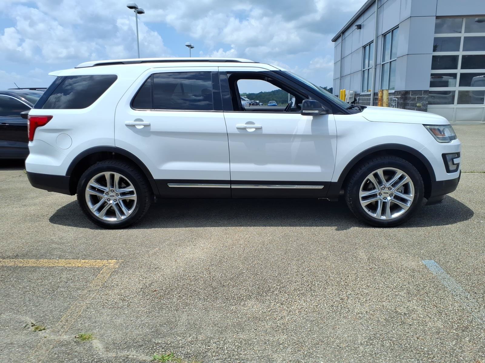 Certified 2017 Ford Explorer XLT w/ Equipment Group 201A AWD/4WD image 6