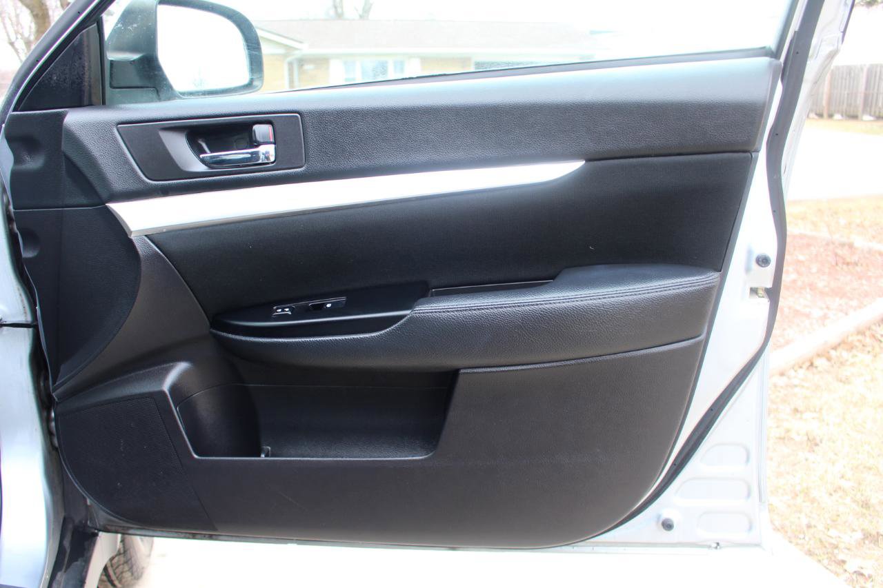 Used 2013 Subaru Outback 2.5i Premium w/ All-Weather Pkg AWD/4WD image 33