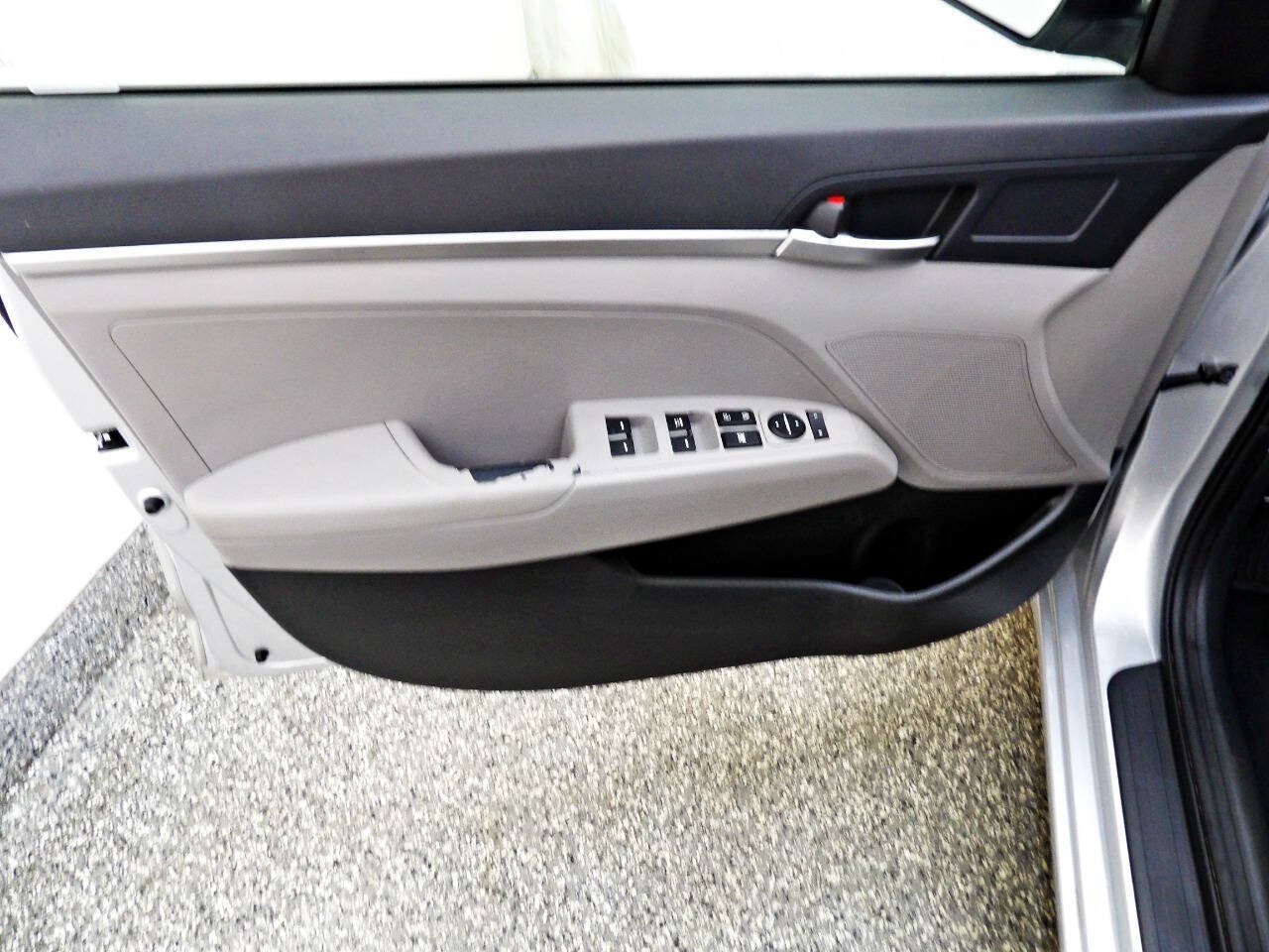 Used 2019 Hyundai Elantra SE FWD image 7