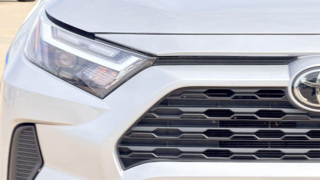 Used 2025 Toyota RAV4 XLE FWD image 4
