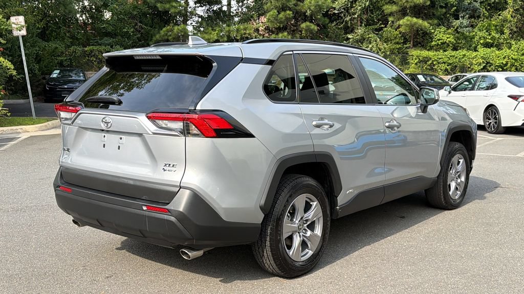 Used 2025 Toyota RAV4 XLE AWD/4WD image 4