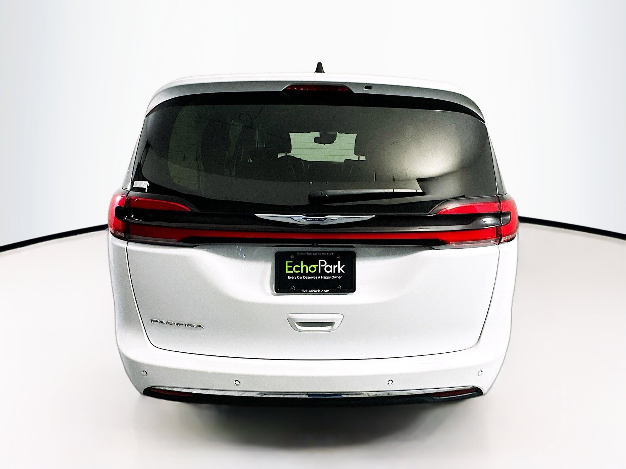 Used 2024 Chrysler Pacifica Touring-L image 7
