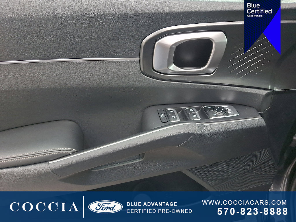Used 2025 Kia Sorento LX FWD image 13