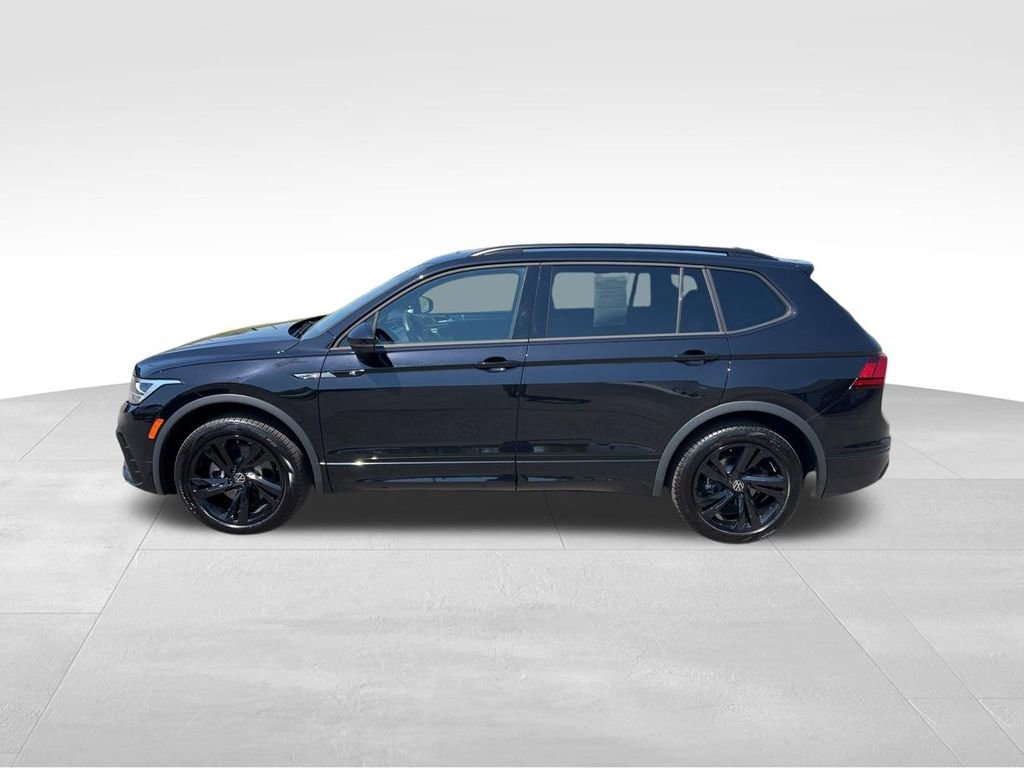 Certified 2024 Volkswagen Tiguan SE R-Line AWD/4WD image 4
