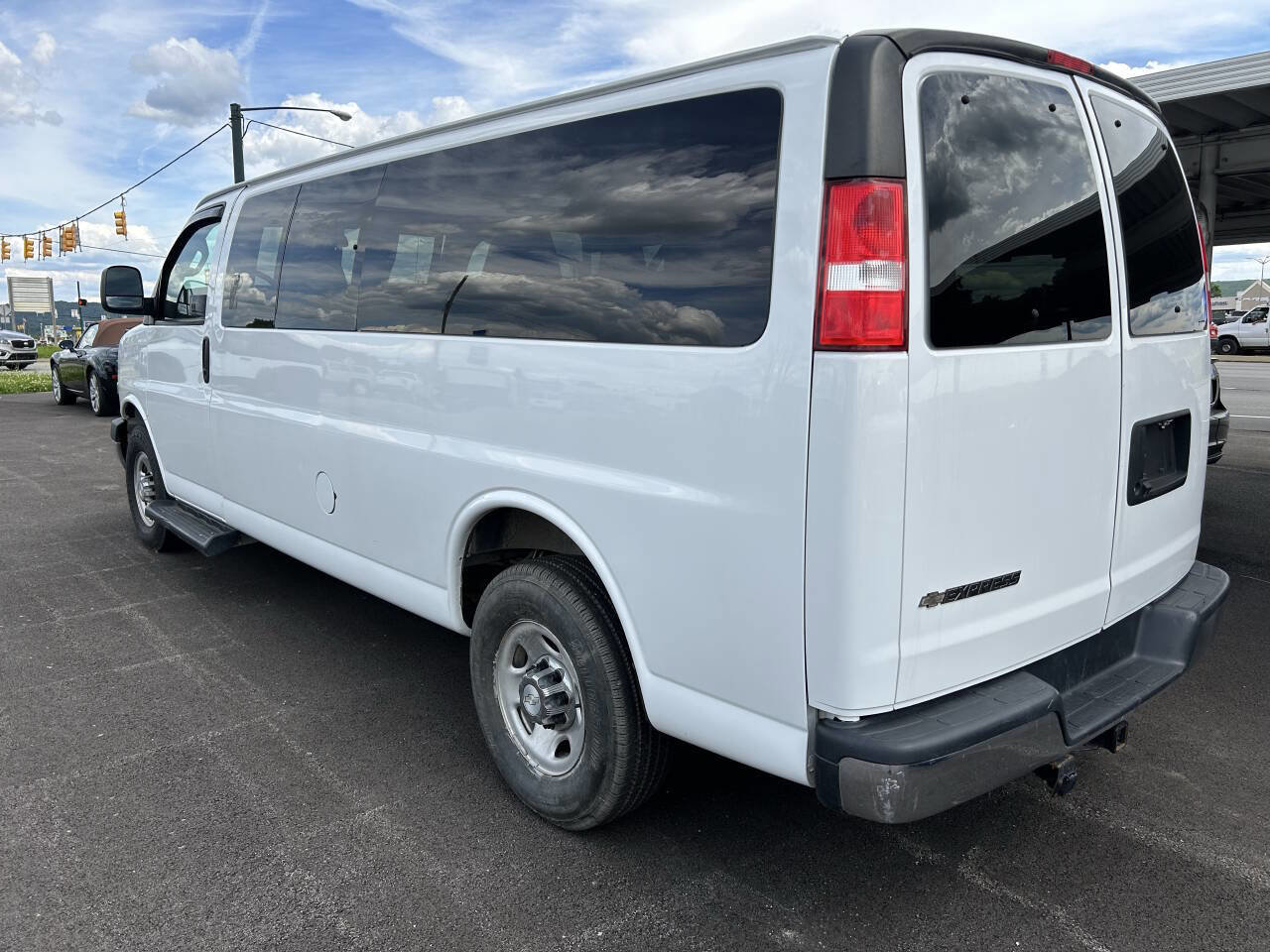 Used 2020 Chevrolet Express 3500 LT w/ LT Preferred Equipment Group RWD image 6