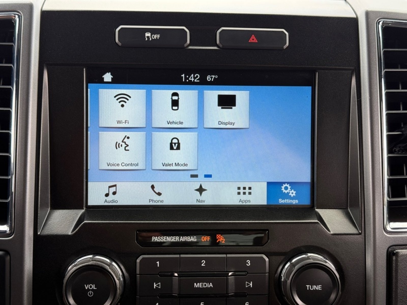 Used 2016 Ford F150 XLT w/ Equipment Group 302A Luxury AWD/4WD image 16