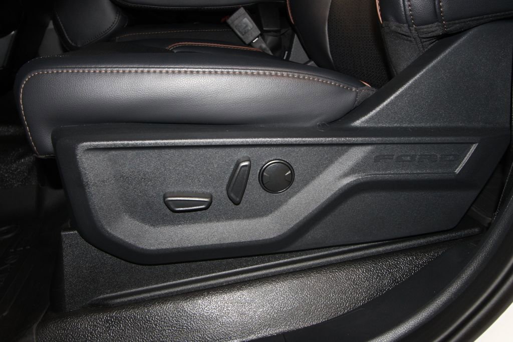 Used 2025 Ford F350 Lariat w/ Black Appearance Package image 7