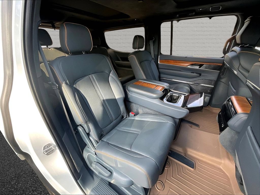 Used 2022 Jeep Grand Wagoneer Series II w/ Premium Group II AWD/4WD image 21