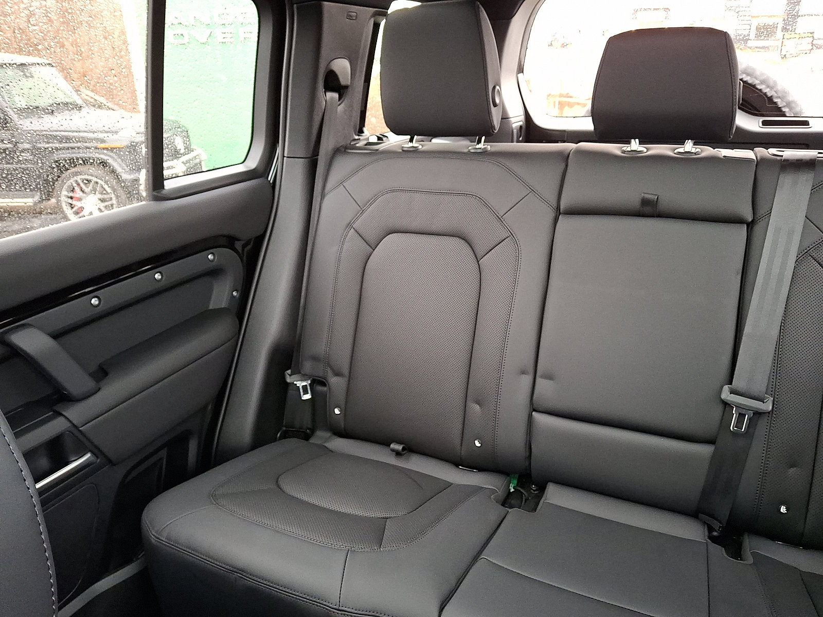 New 2026 Land Rover Defender 110 X-Dynamic SE image 15