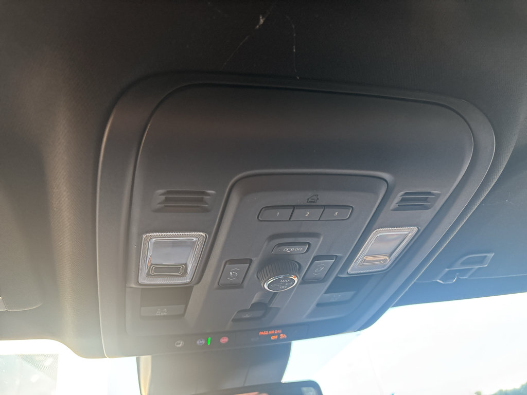 Used 2024 GMC Yukon XL Denali RWD image 12